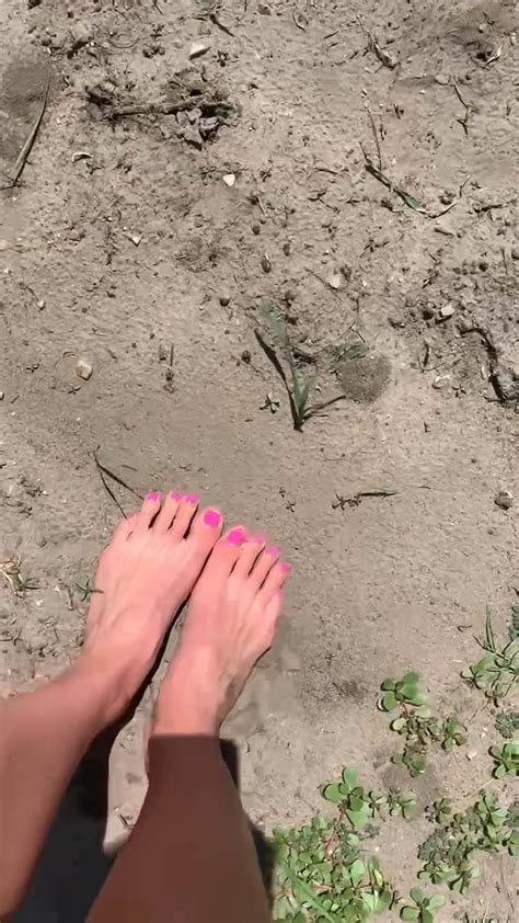 Free Dirty Footjob Porn Videos (1,632)